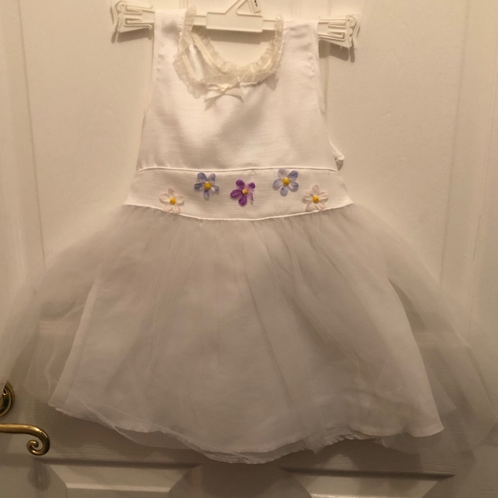 3T White Tulle Dress with Flower Details
